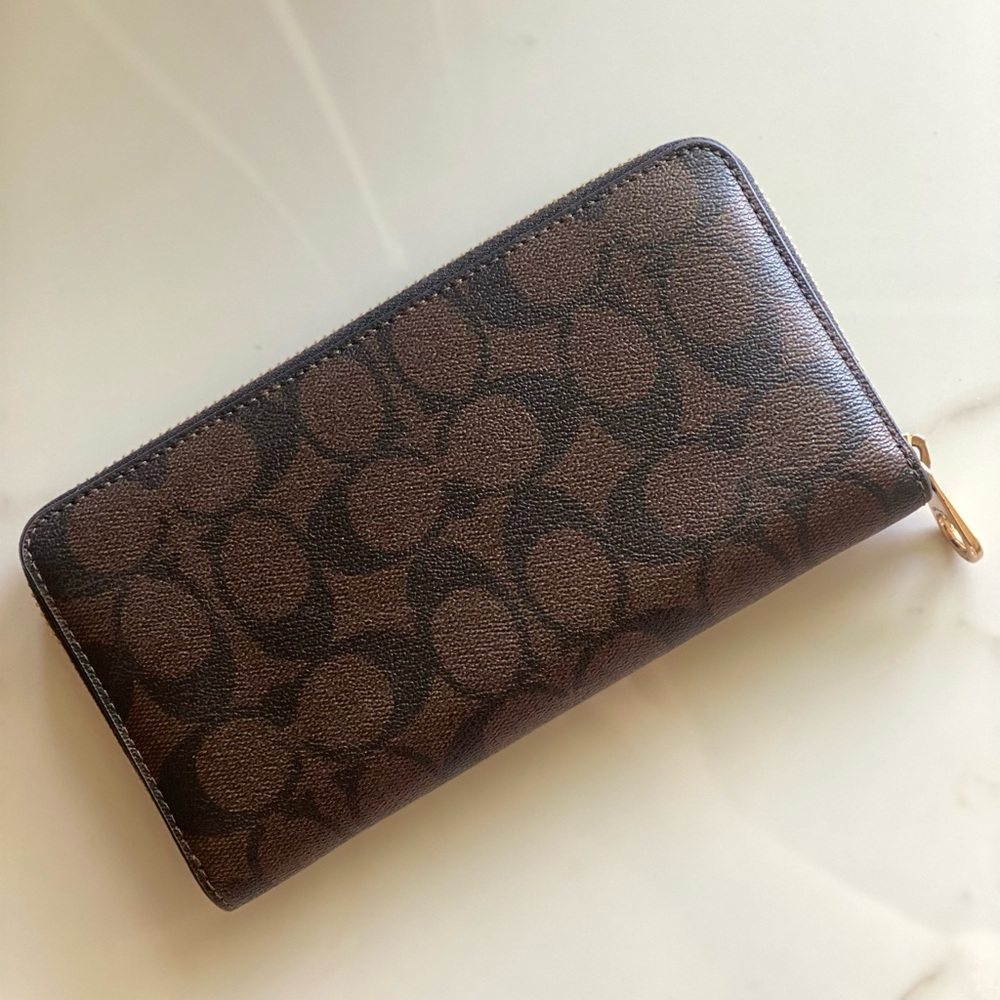 Coach Wallet - Picture 7 of 8